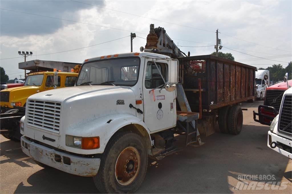 International 4900 起重機卡車