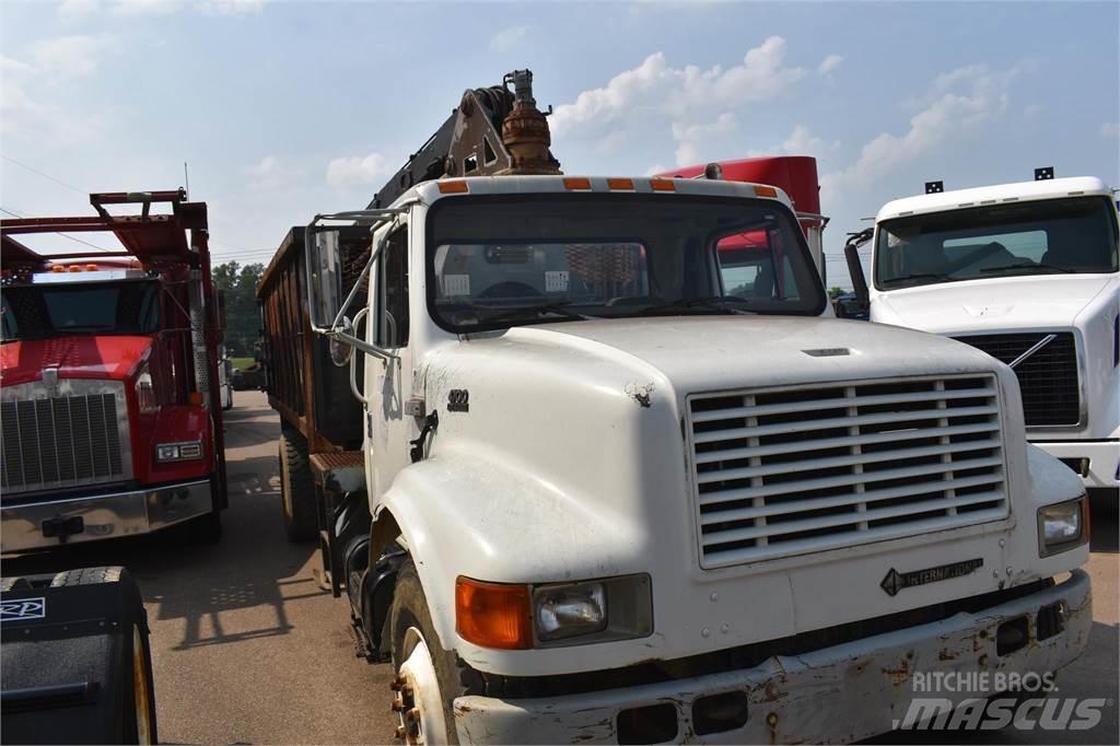 International 4900 起重機卡車