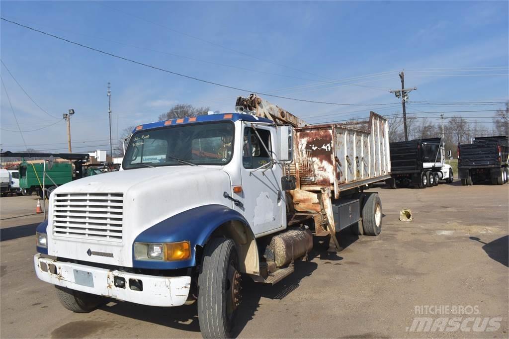 International 4900 起重機卡車