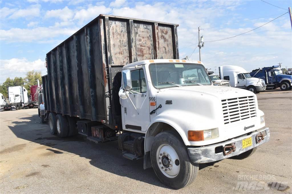 International 4900 起重機卡車