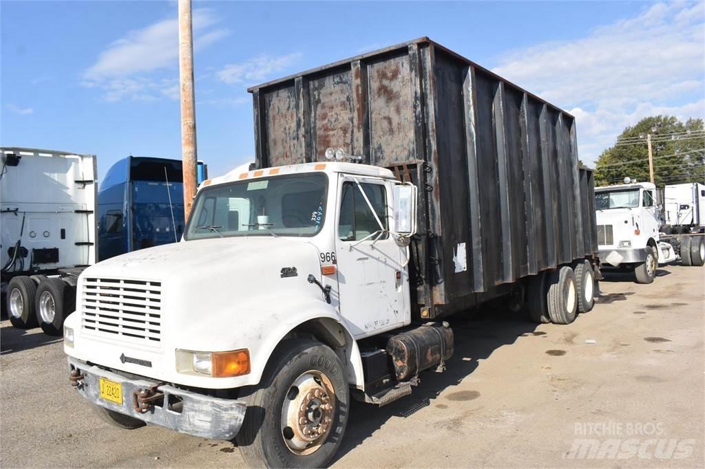 International 4900 起重機卡車