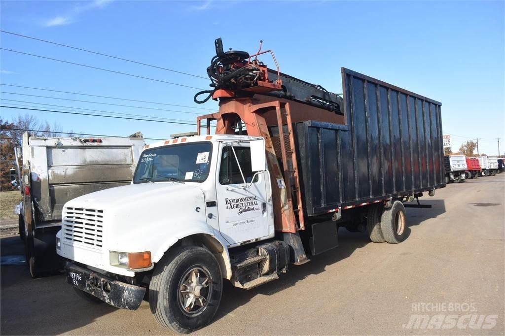 International 4900 起重機卡車