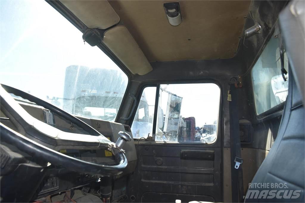 International 4900 傾卸式卡車