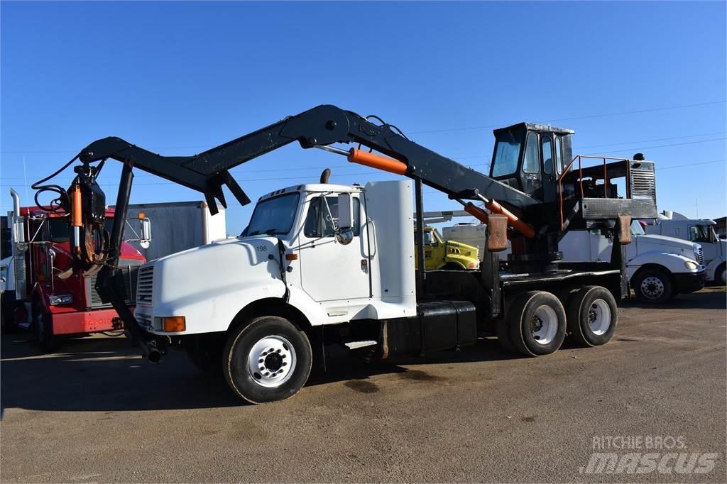 International 8200 起重機卡車
