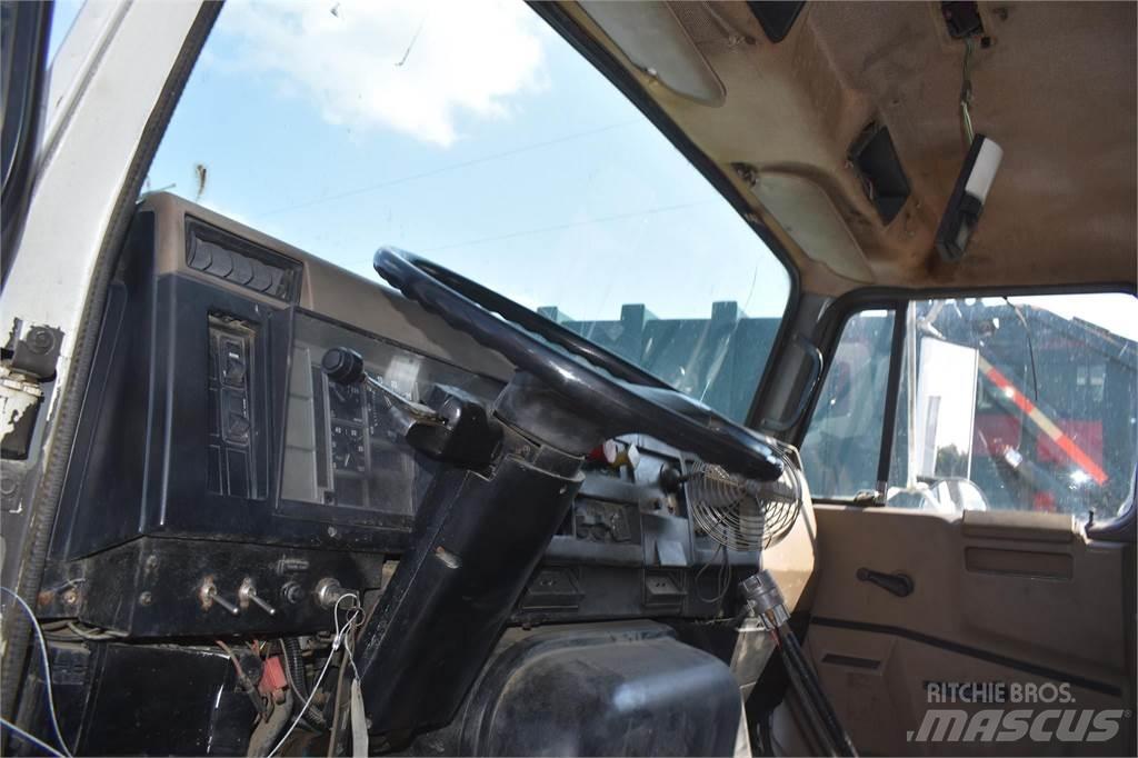 International 8200 運油車