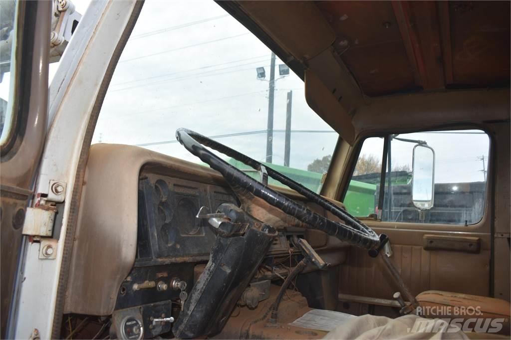International S2300 運油車