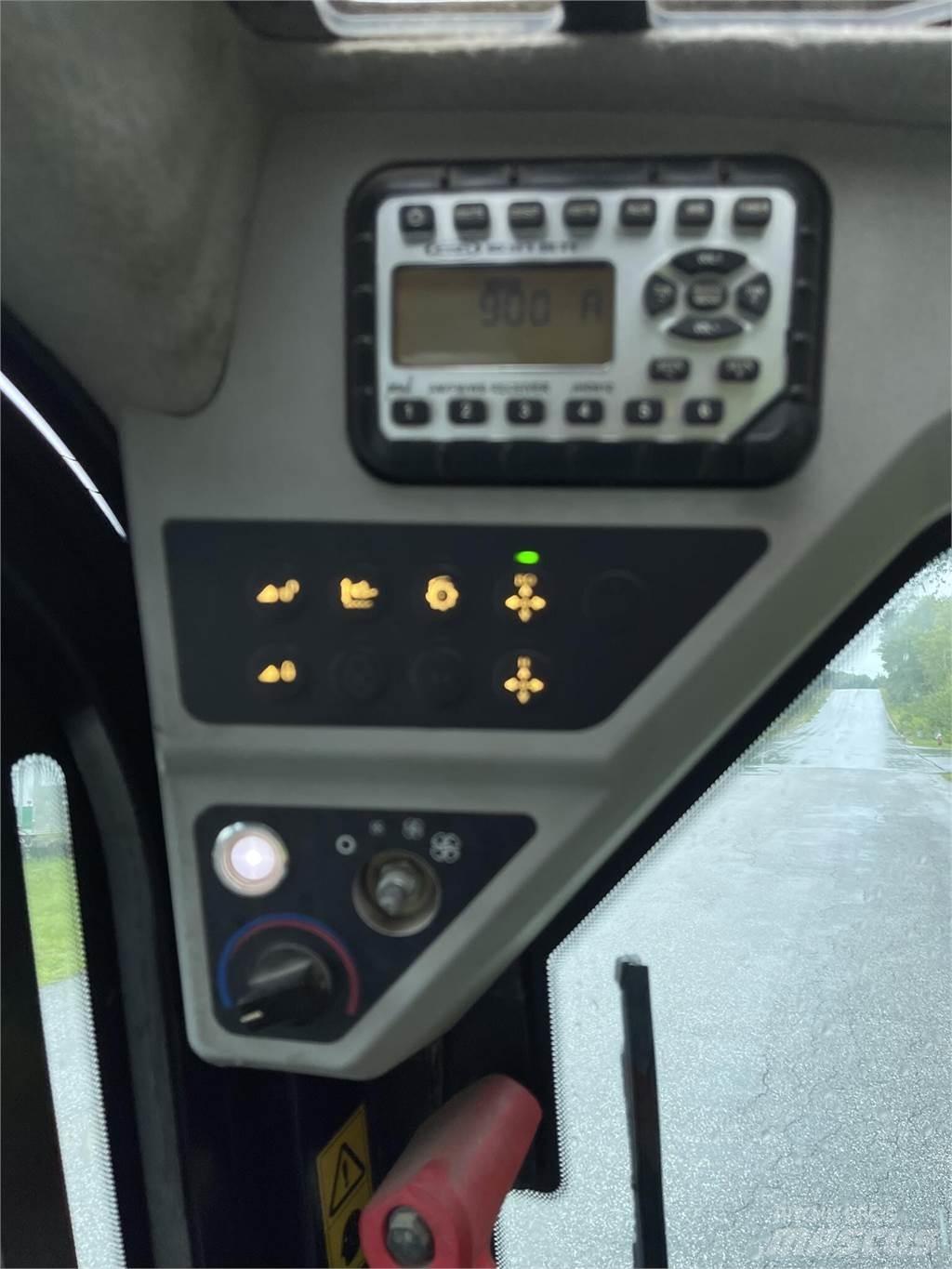 JCB 260T 滑移轉向裝載機