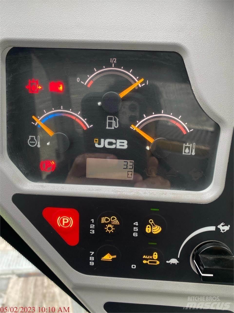 JCB 300 滑移轉向裝載機
