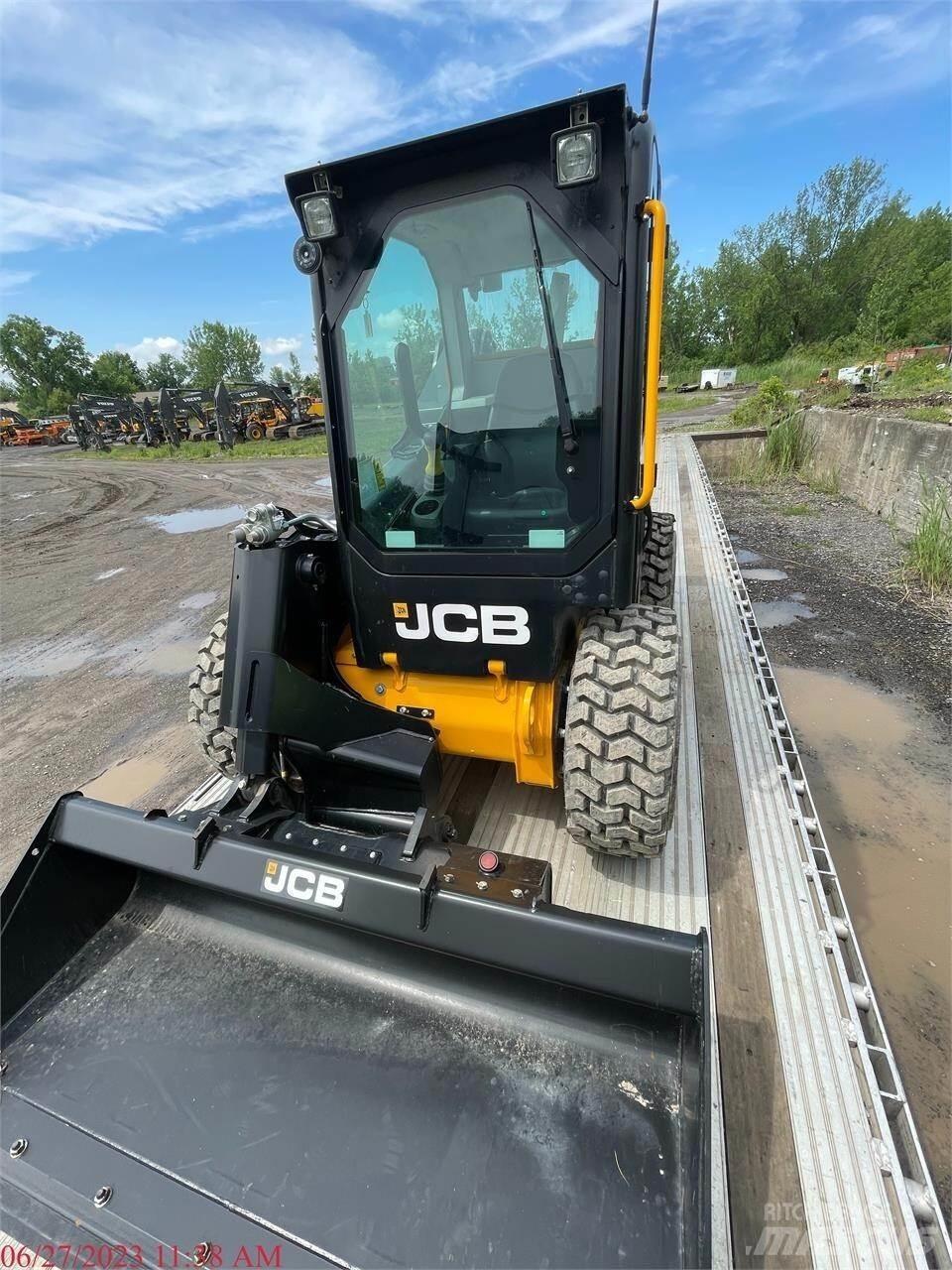 JCB 300 滑移轉向裝載機