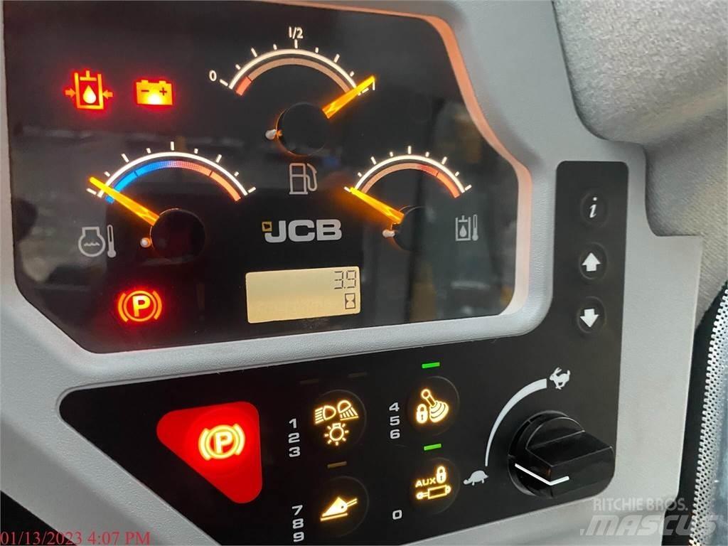 JCB 300T 滑移轉向裝載機
