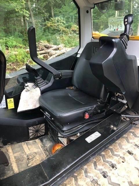 JCB 300T 滑移轉向裝載機
