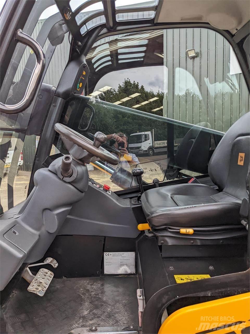 JCB 30D 伸縮臂操作車
