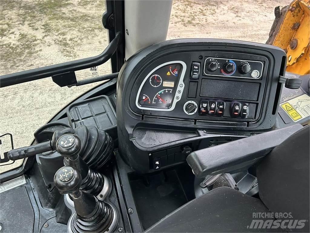 JCB 3CX 反鏟裝載機