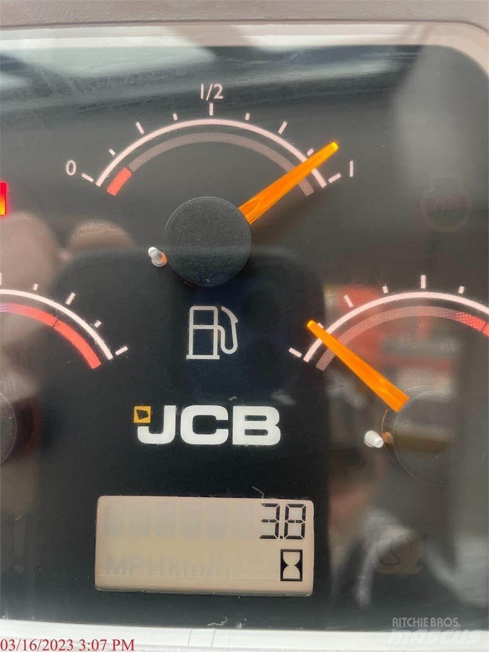 JCB 3TS-8T 滑移轉向裝載機