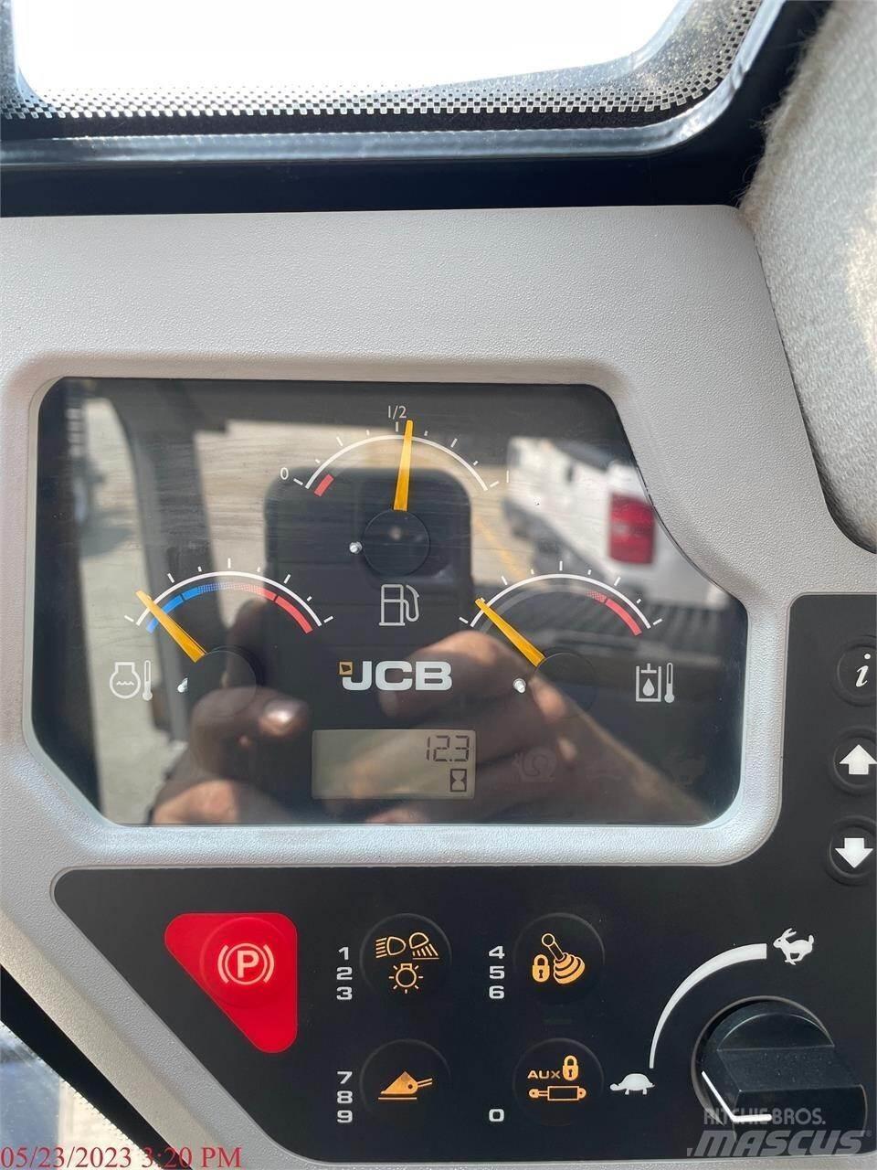 JCB 3TS-8W 滑移轉向裝載機