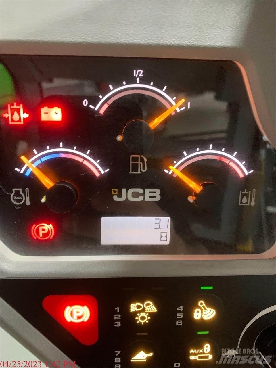 JCB 3TS-8W 滑移轉向裝載機