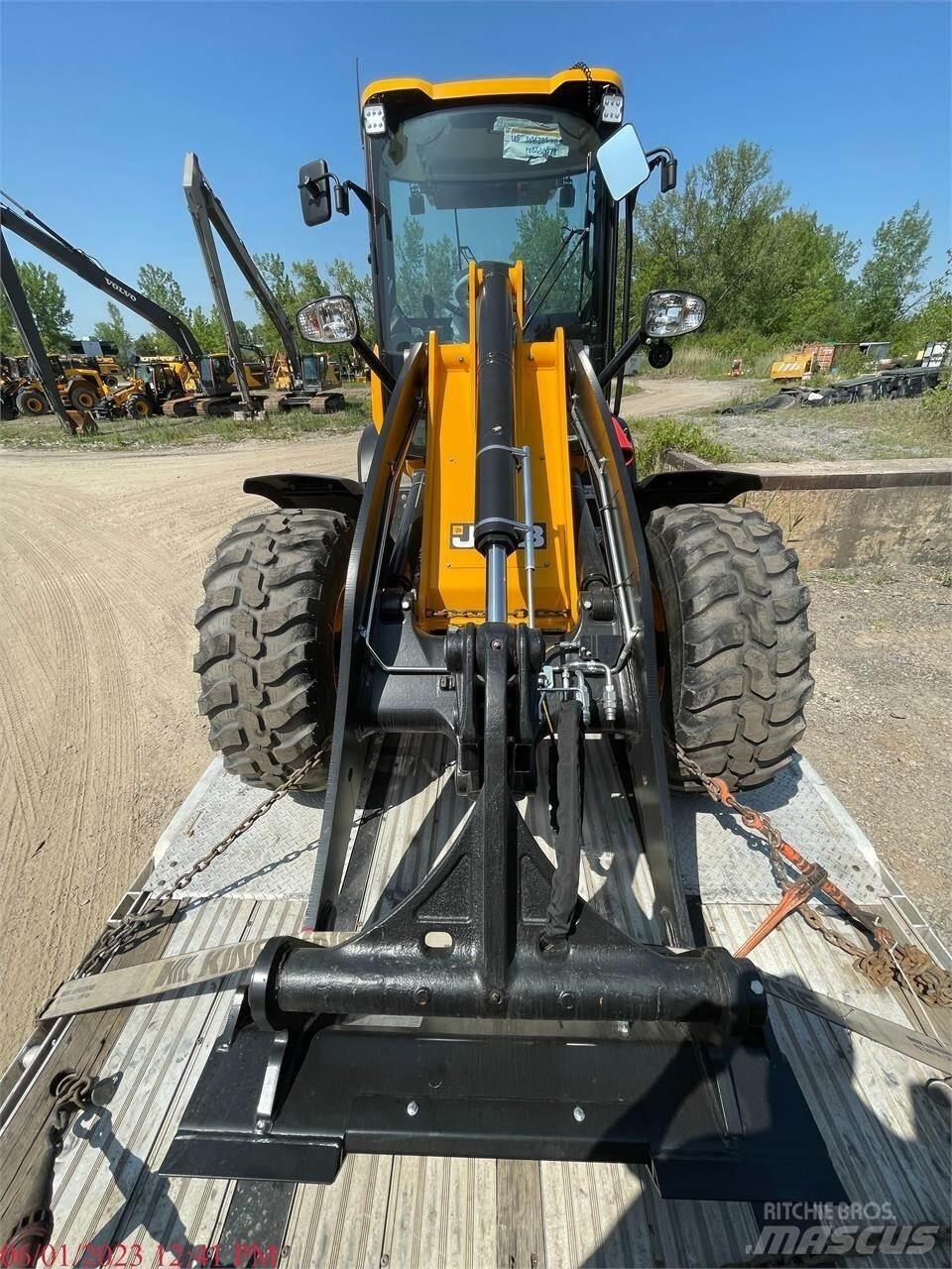 JCB 409 輪胎式裝載機