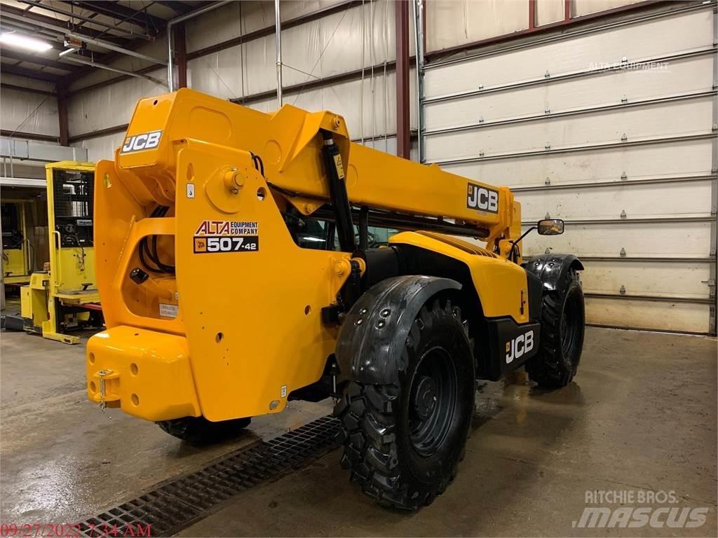 JCB 507-42 伸縮臂操作車