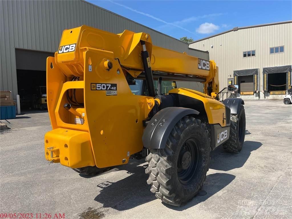JCB 507-42 伸縮臂操作車