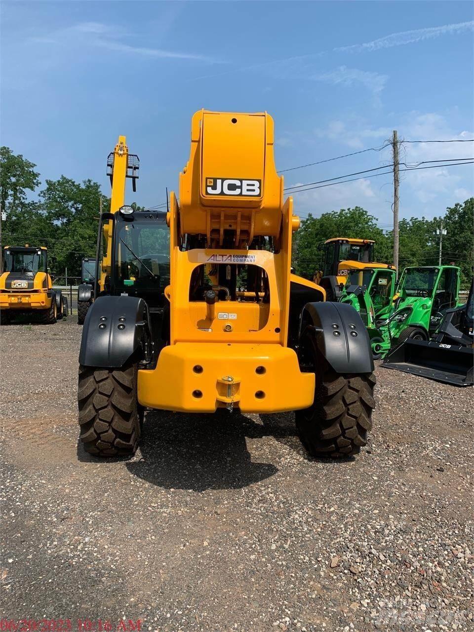 JCB 512-56 伸縮臂操作車