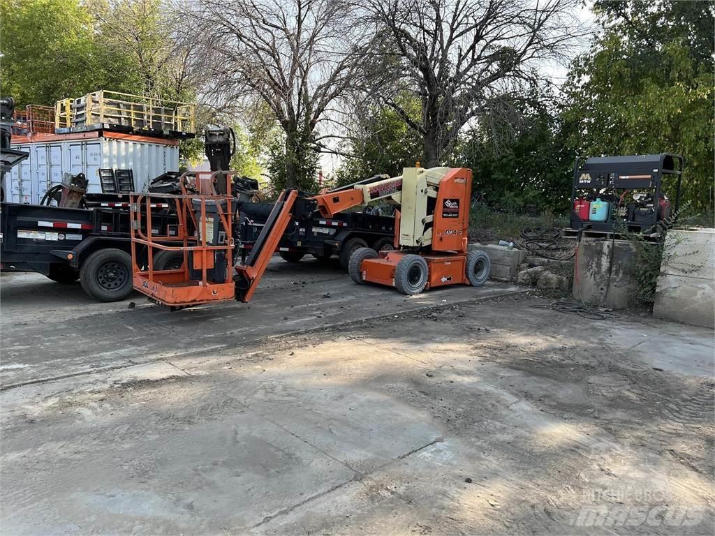 JLG E300AJP 曲臂高空作業車