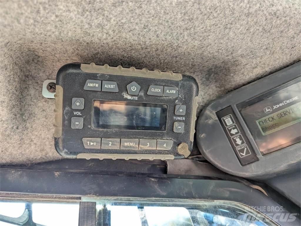 John Deere 325G 滑移轉向裝載機