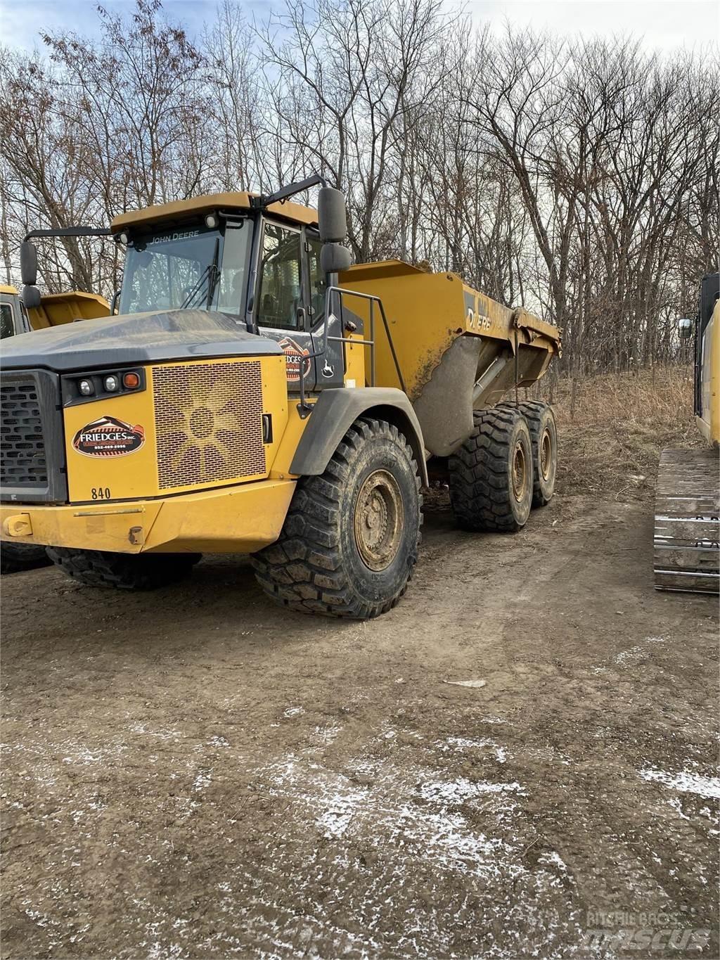 John Deere 410E 鉸接式起吊車