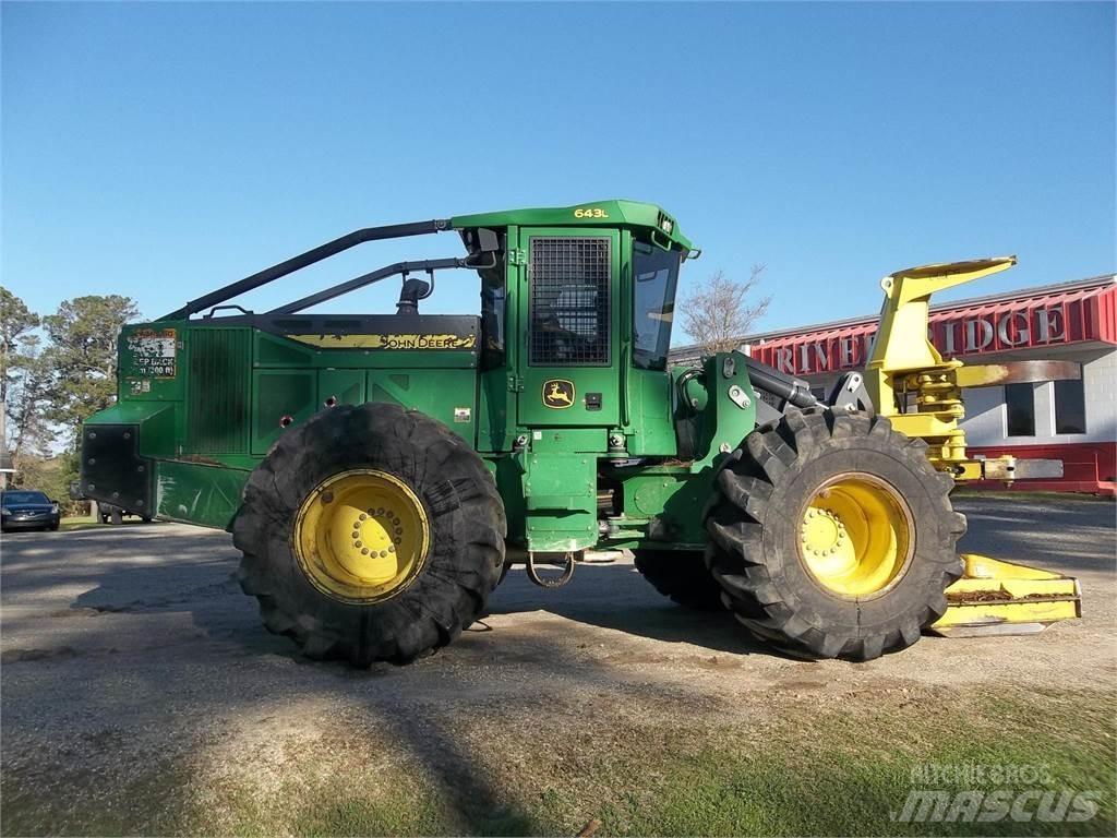 John Deere 643L 伐木歸堆機