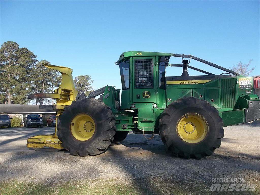 John Deere 643L 伐木歸堆機