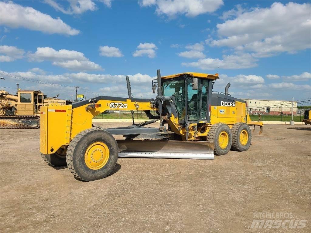 John Deere 672G 平土機