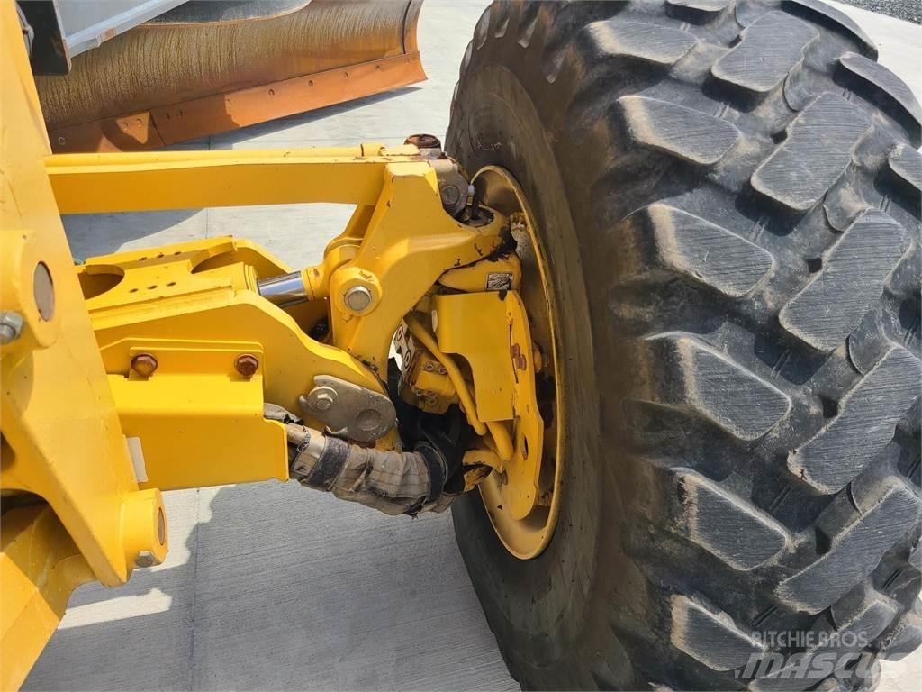 John Deere 672G 平土機