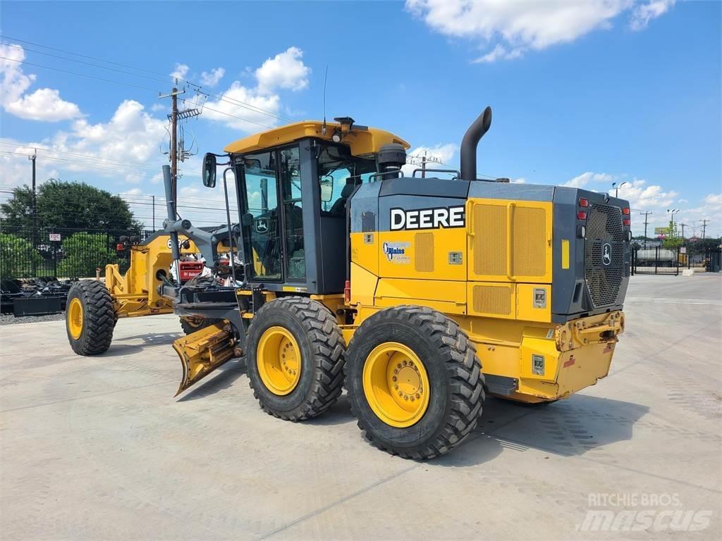 John Deere 672G 平土機