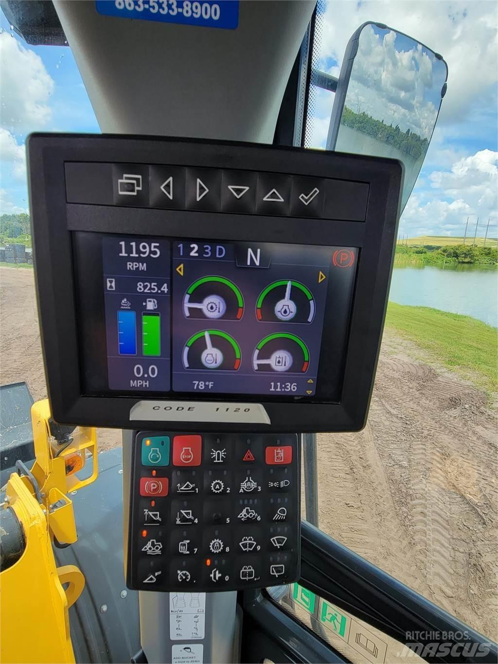 John Deere 744L 輪胎式裝載機