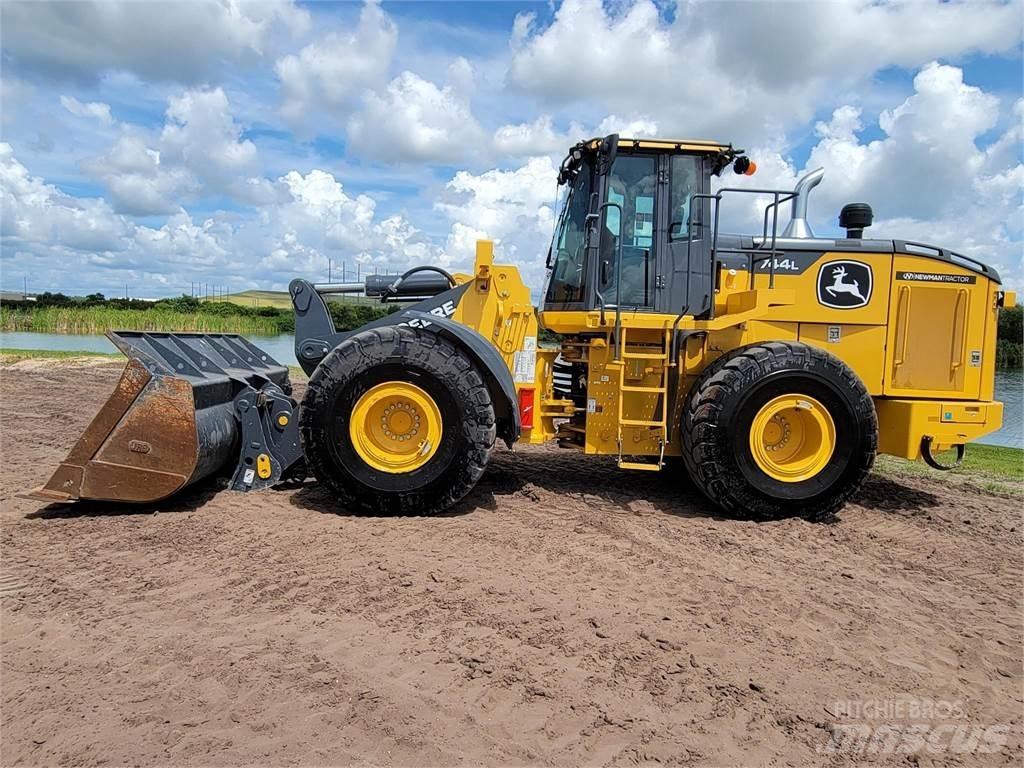 John Deere 744L 輪胎式裝載機