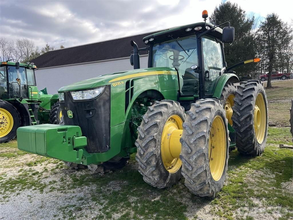 John Deere 8235R 曳引機