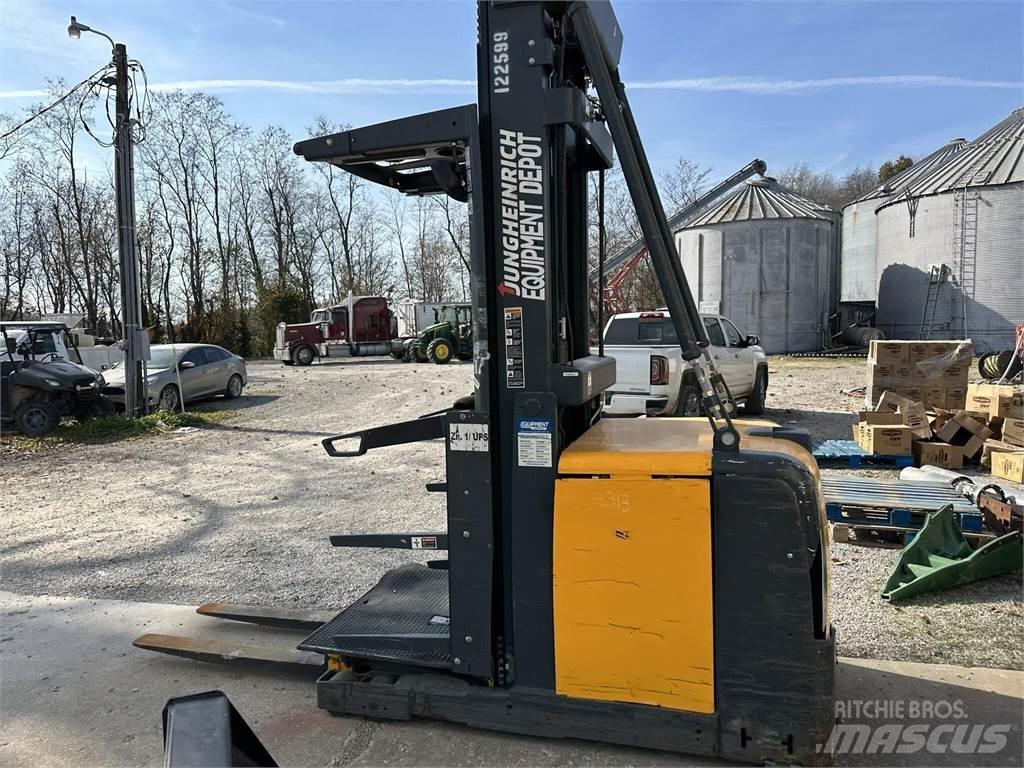 Jungheinrich EKS308 中端式裝載機