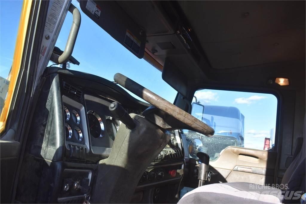 Kenworth T800 起重機卡車
