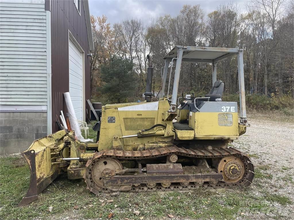 Komatsu D37E-5 履帶推土機