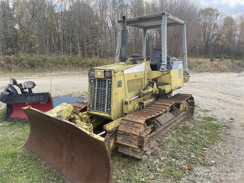 Komatsu D37E-5 履帶推土機