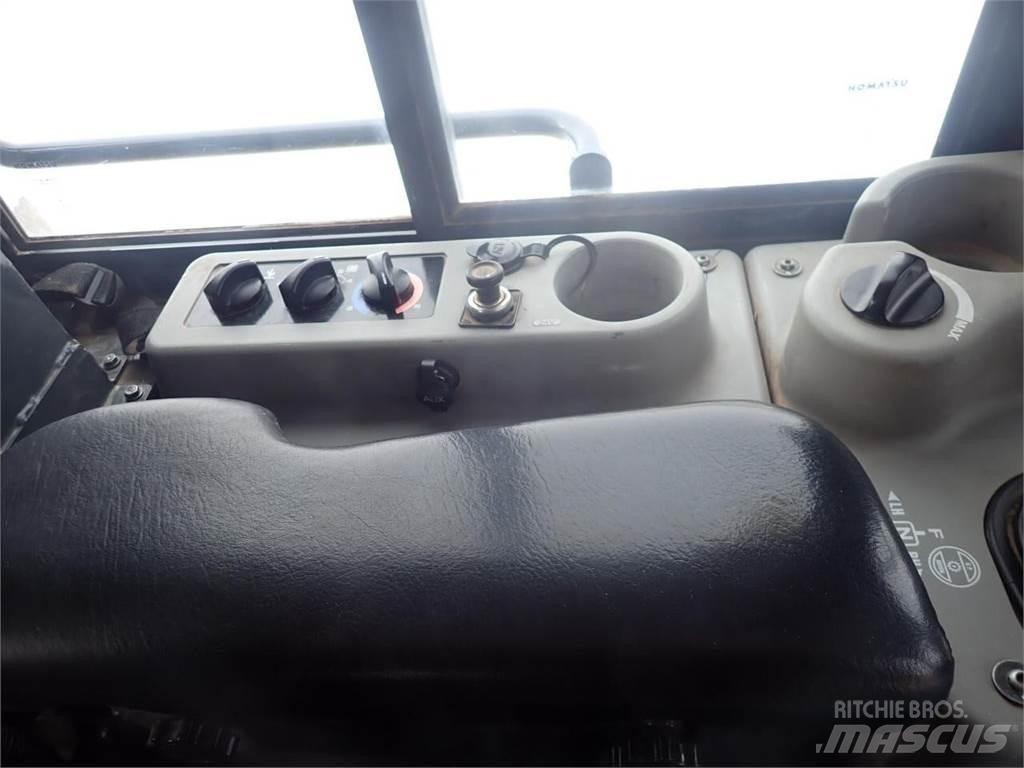 Komatsu D61PXi-24 履帶推土機