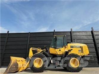 Komatsu WA200-8 輪胎式裝載機