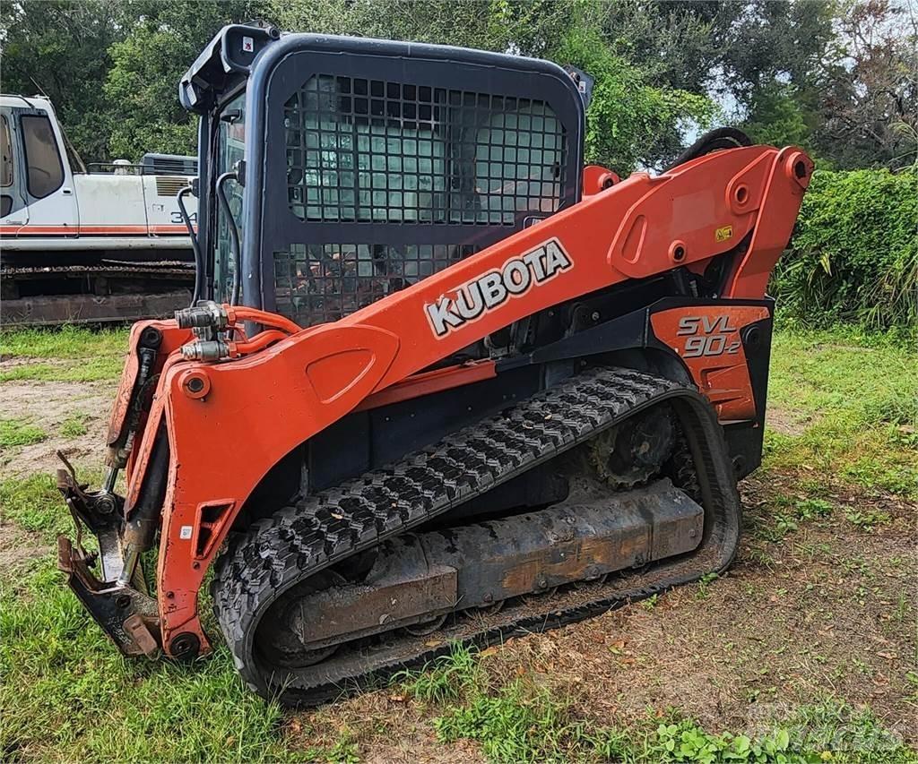 Kubota SVL90-2 滑移轉向裝載機