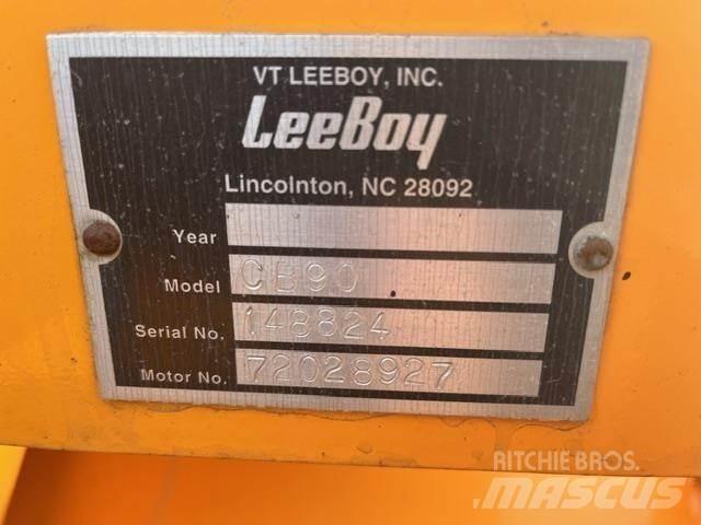 LeeBoy CB90 掃倉機