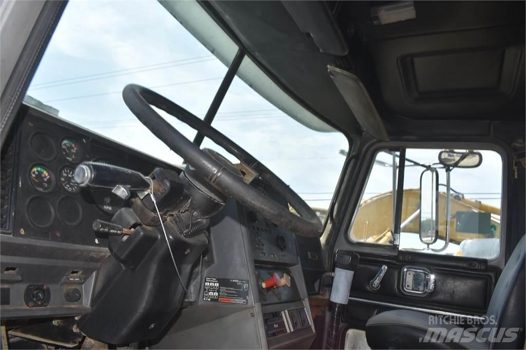 Mack CH613 運油車