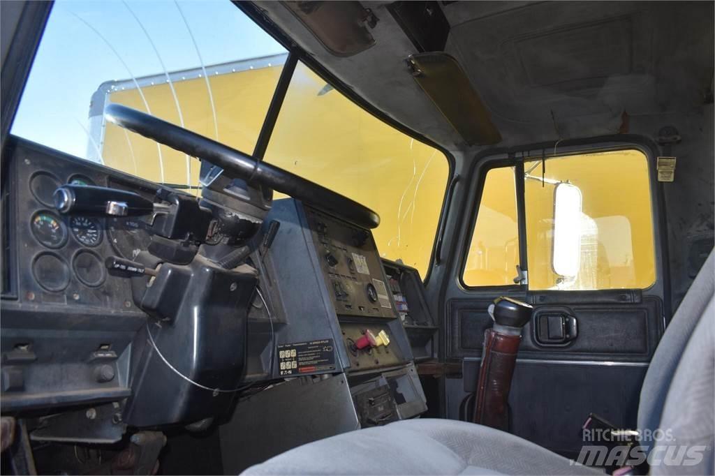 Mack CH613 傾卸式卡車