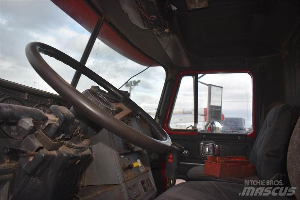 Mack CH613 傾卸式卡車