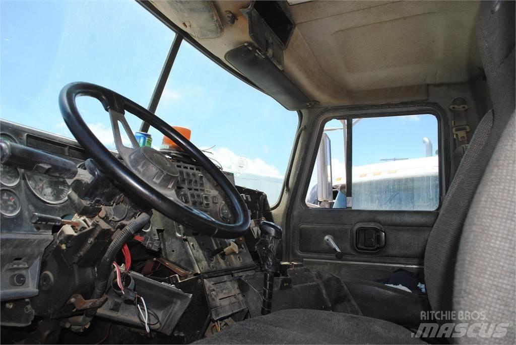Mack CH613 傾卸式卡車