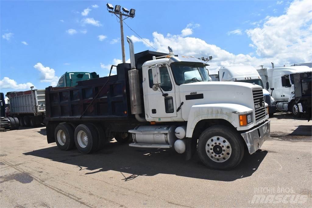 Mack CHN613 傾卸式卡車