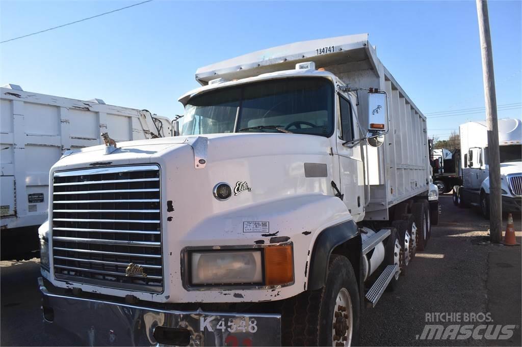 Mack CL713 傾卸式卡車