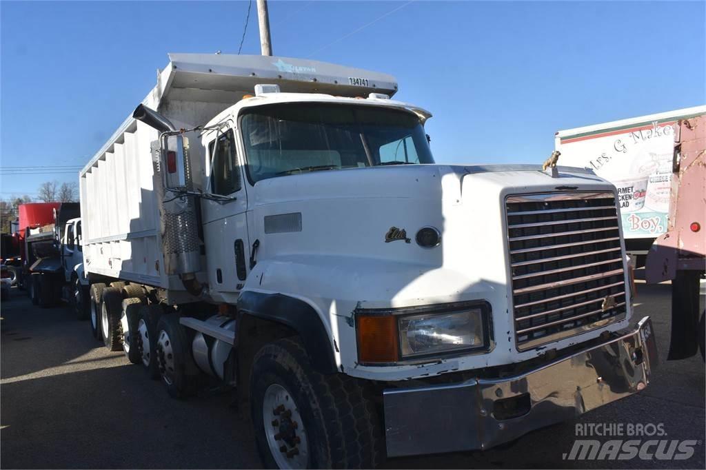 Mack CL713 傾卸式卡車